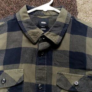 Van's long sleeve button down shirt